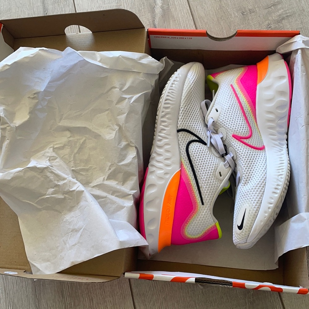 Nike Women’s Renew Running Shoes 8.5